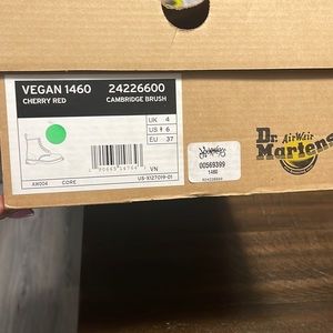 Cherry red doc martens good condition!! Authentic from journeys …Must go